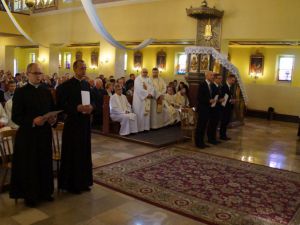 Marcin, Michał i Mateusz, świeżo upieczeni Synowie Serca Maryi  chwilę po złożeniu pierwszych ślubów